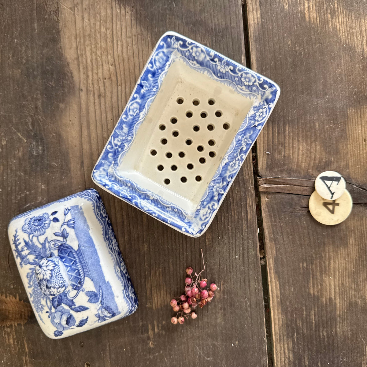 Vintage Porcelain Soap Dishnull