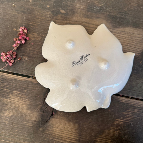 Pretty Vintage Leaf Plate