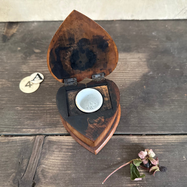 Antique Heart Wooden Ink Holder