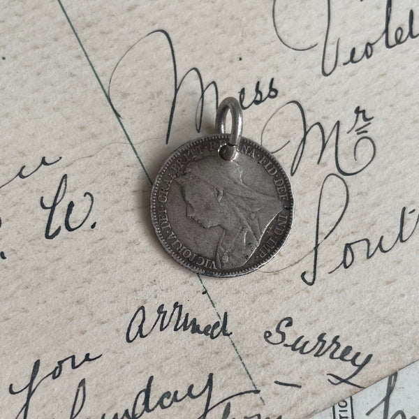 Victorian Kiss Georgie Love Token Charm