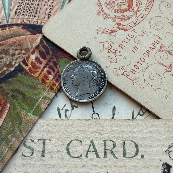 Victorian ESPEREZ TOUJOURS PETSY Love Token Charm