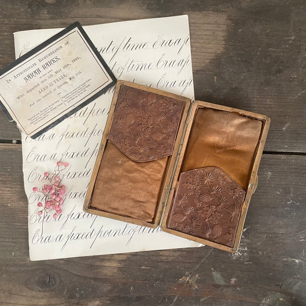 A beautiful Initial 'L' Vintage Wallet