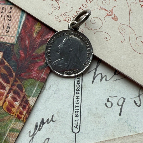 Victorian Daisy Love Token Charm