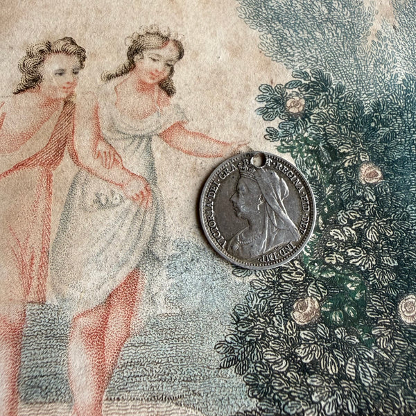 Victorian Gucca Love Token Charm