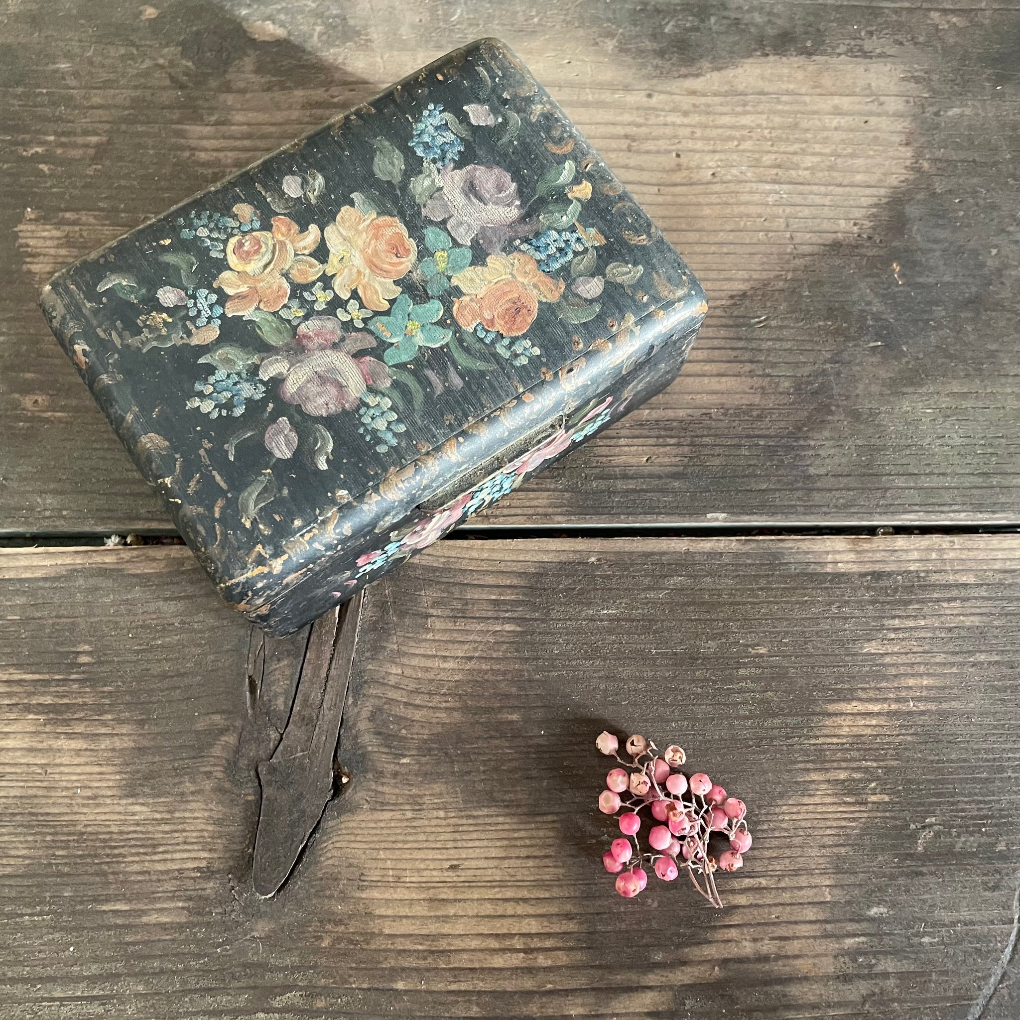 Worn Vintage Tin