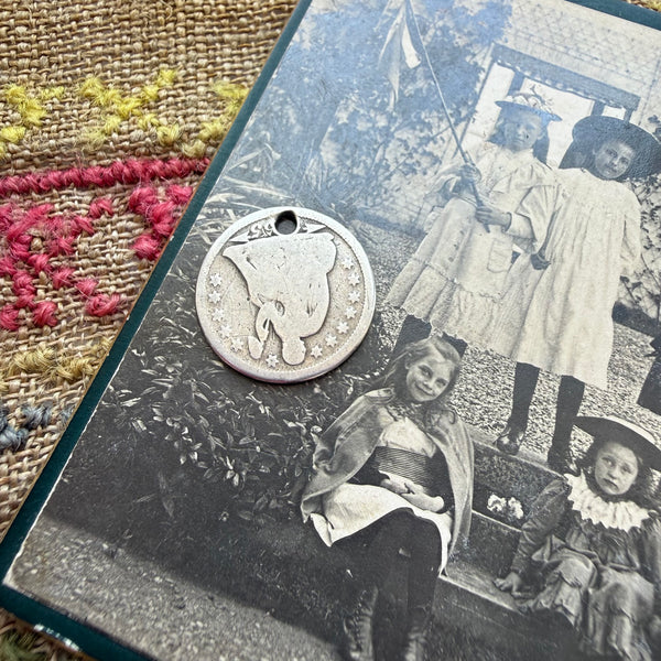 Victorian Auntie & Uncle Love Token Charm