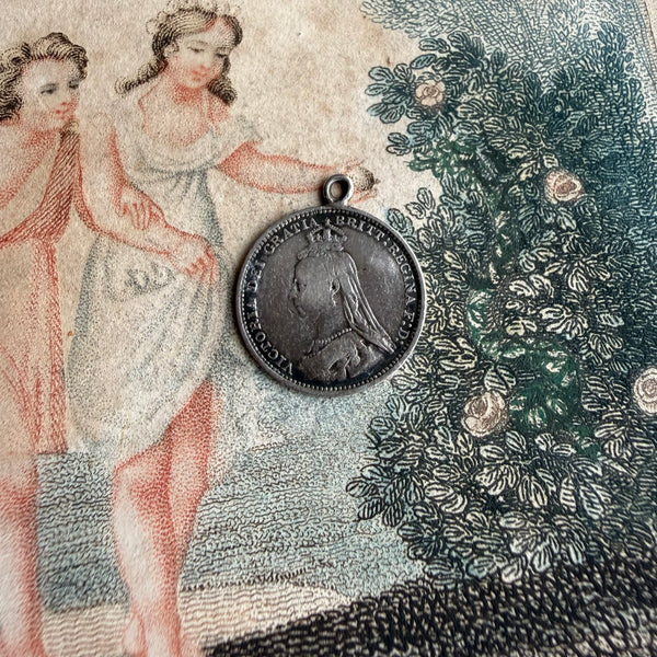 Victorian Bella Love Token Charm
