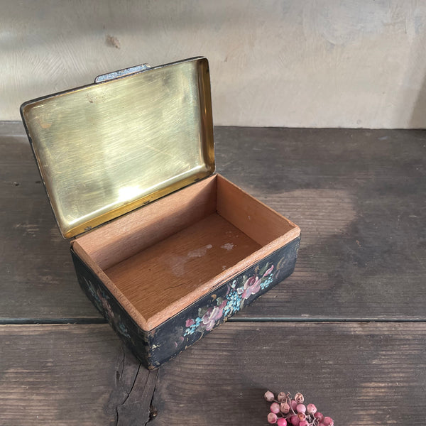 Worn Vintage Tin