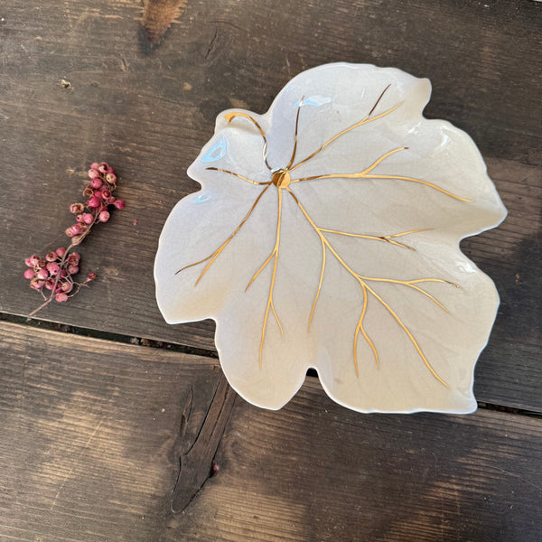Pretty Vintage Leaf Plate