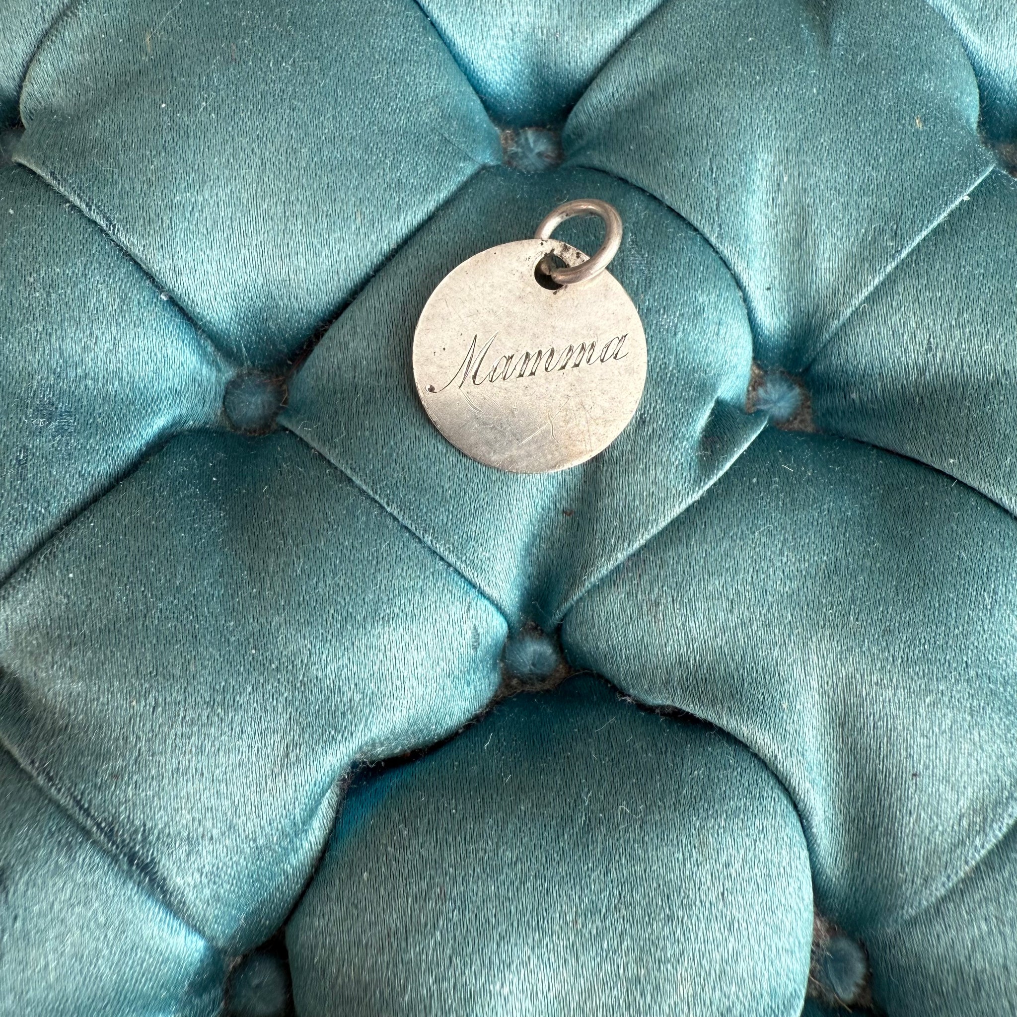 Victorian Mamma Love Token Charm