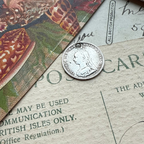 Victorian Lou Love Token Charm