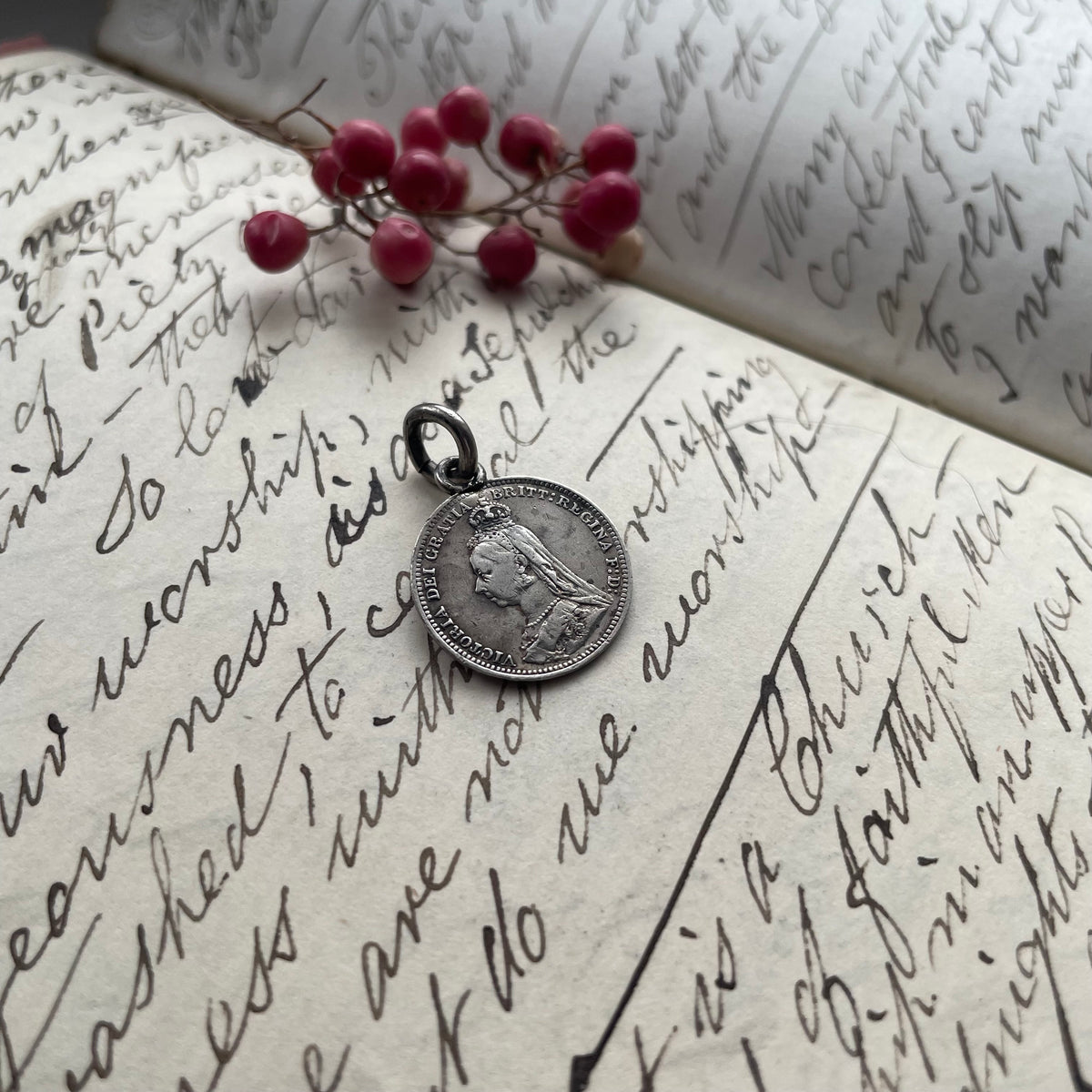Victorian Bessie Love Token Charm – No.4 Vintage