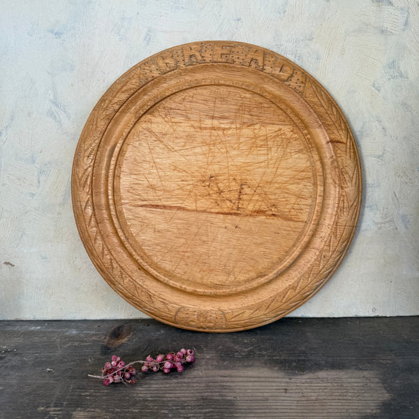 Beautiful Vintage Bread board