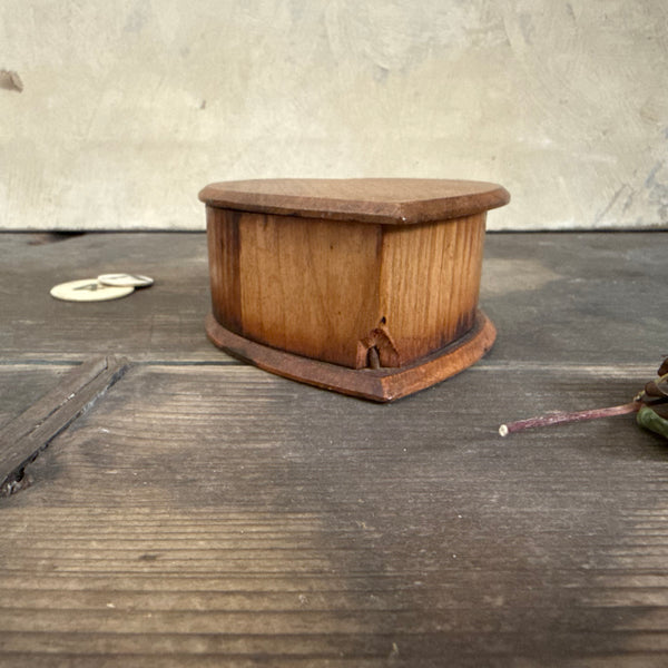 Antique Heart Wooden Ink Holder