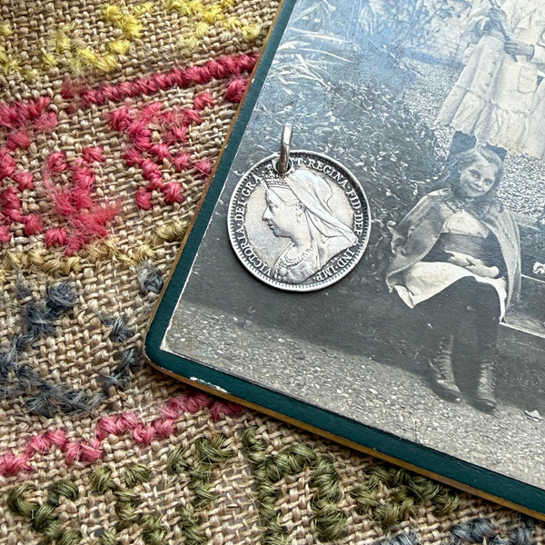 Victorian Bella Love Token Charm