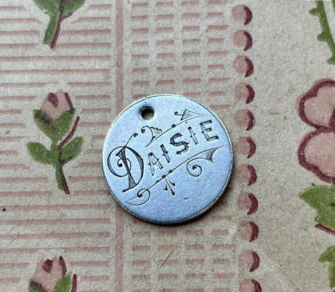 Victorian Daisie Love Token Charm