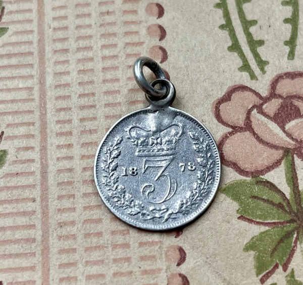 Victorian Daisy Love Token Charm