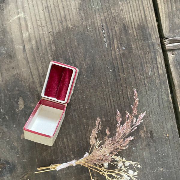 Vintage Stourbridge Ring Box