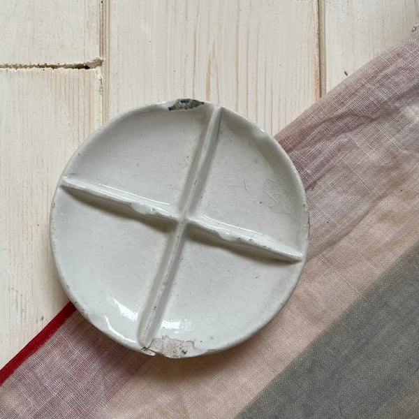 Vintage Chipped Mixing Palette