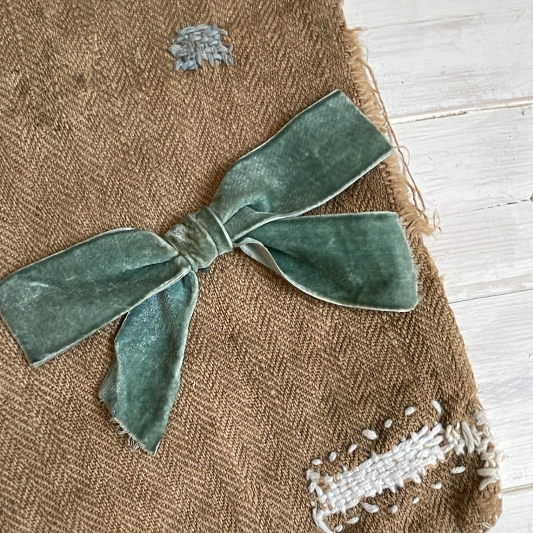 Victorian Velvet Green Bow