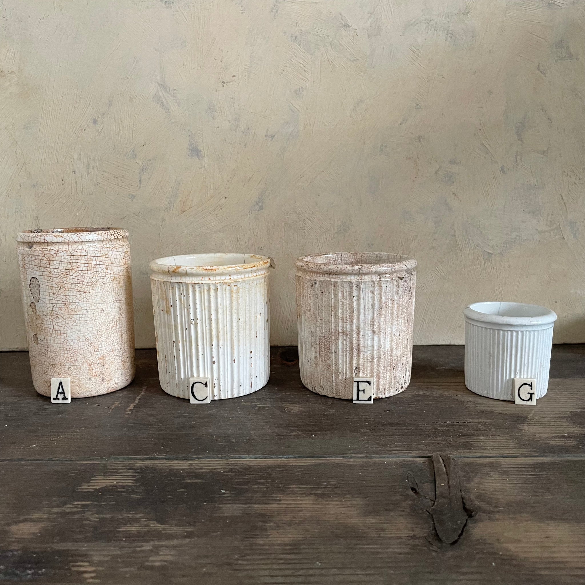 Plain Stained Plain & Ribbed Pots