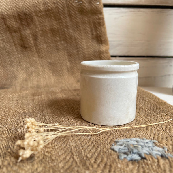 Rare No Name Ointment Pot