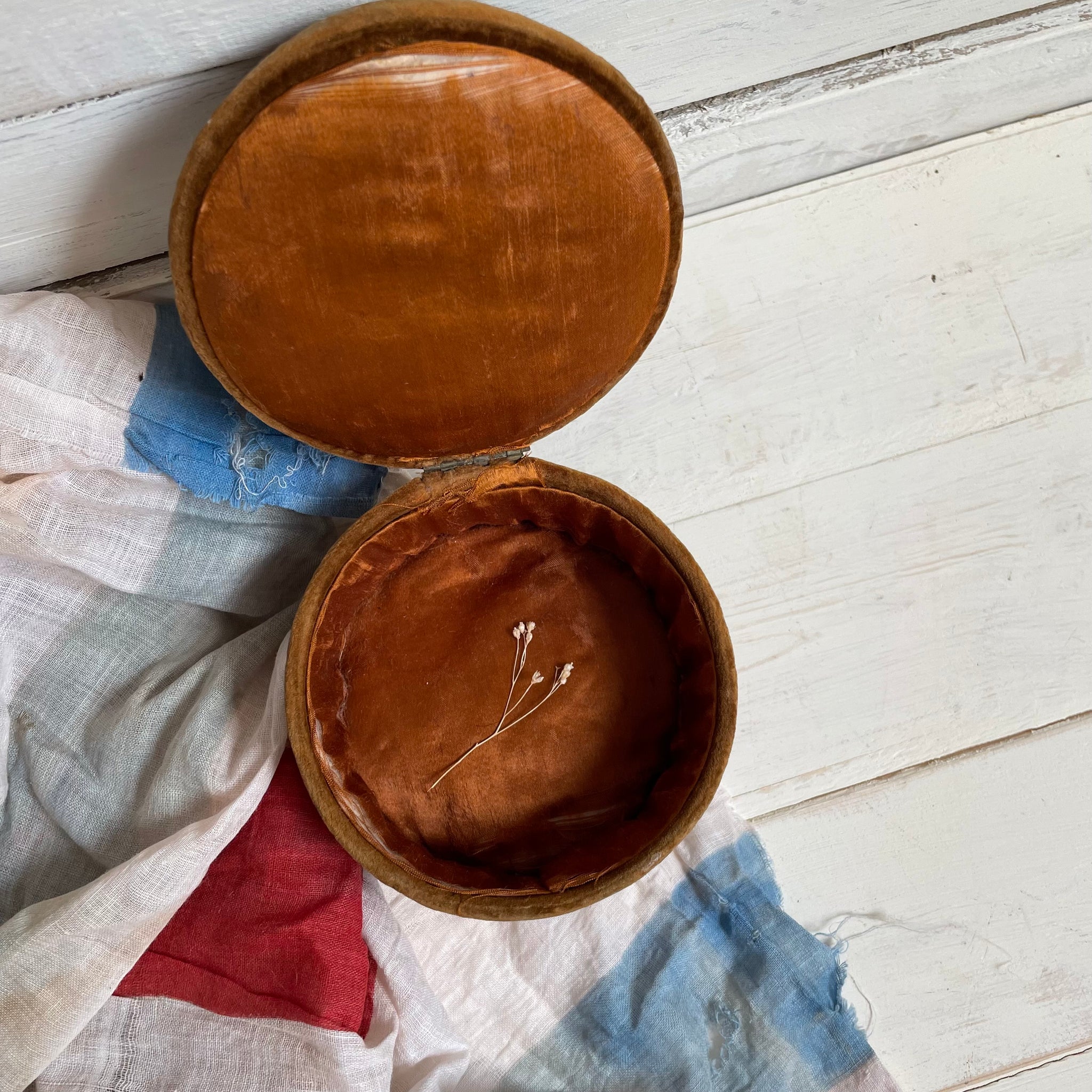 Antique Round Velvet Box