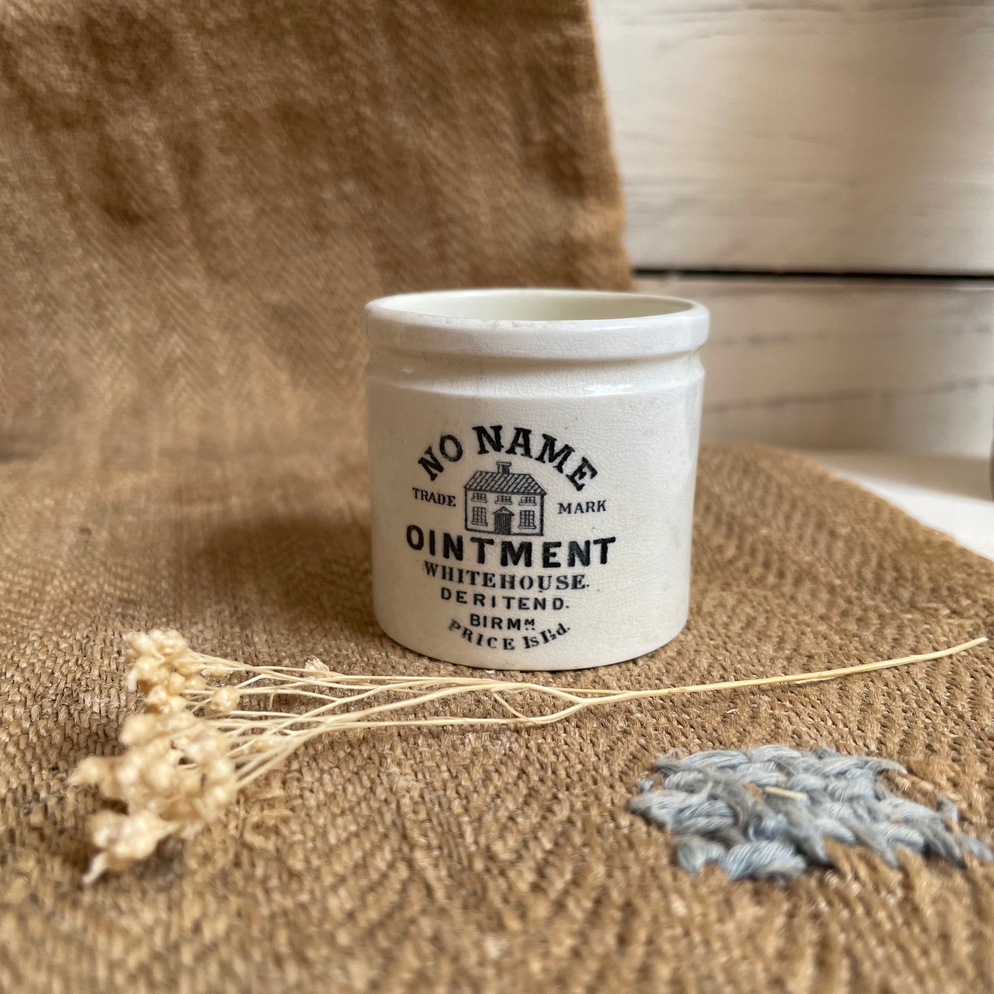 Rare No Name Ointment Pot
