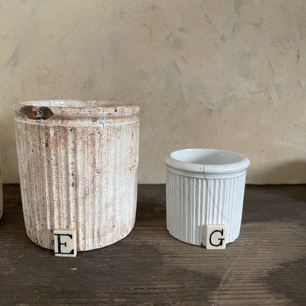 Plain Stained Plain & Ribbed Pots