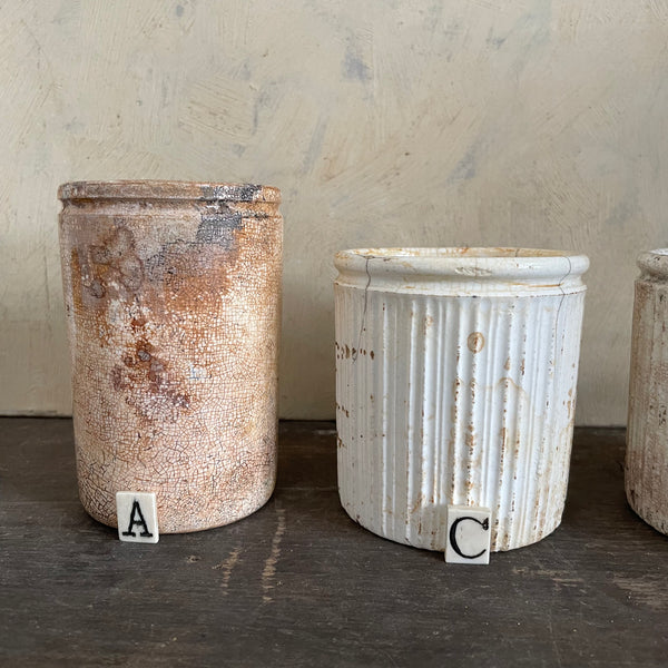 Plain Stained Plain & Ribbed Pots